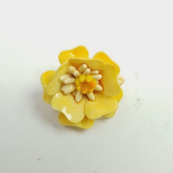 Vintage Yellow Plastic Flower Brooch, Light weight, 3D Design, Retro 60s 70s - Picture 5 of 5